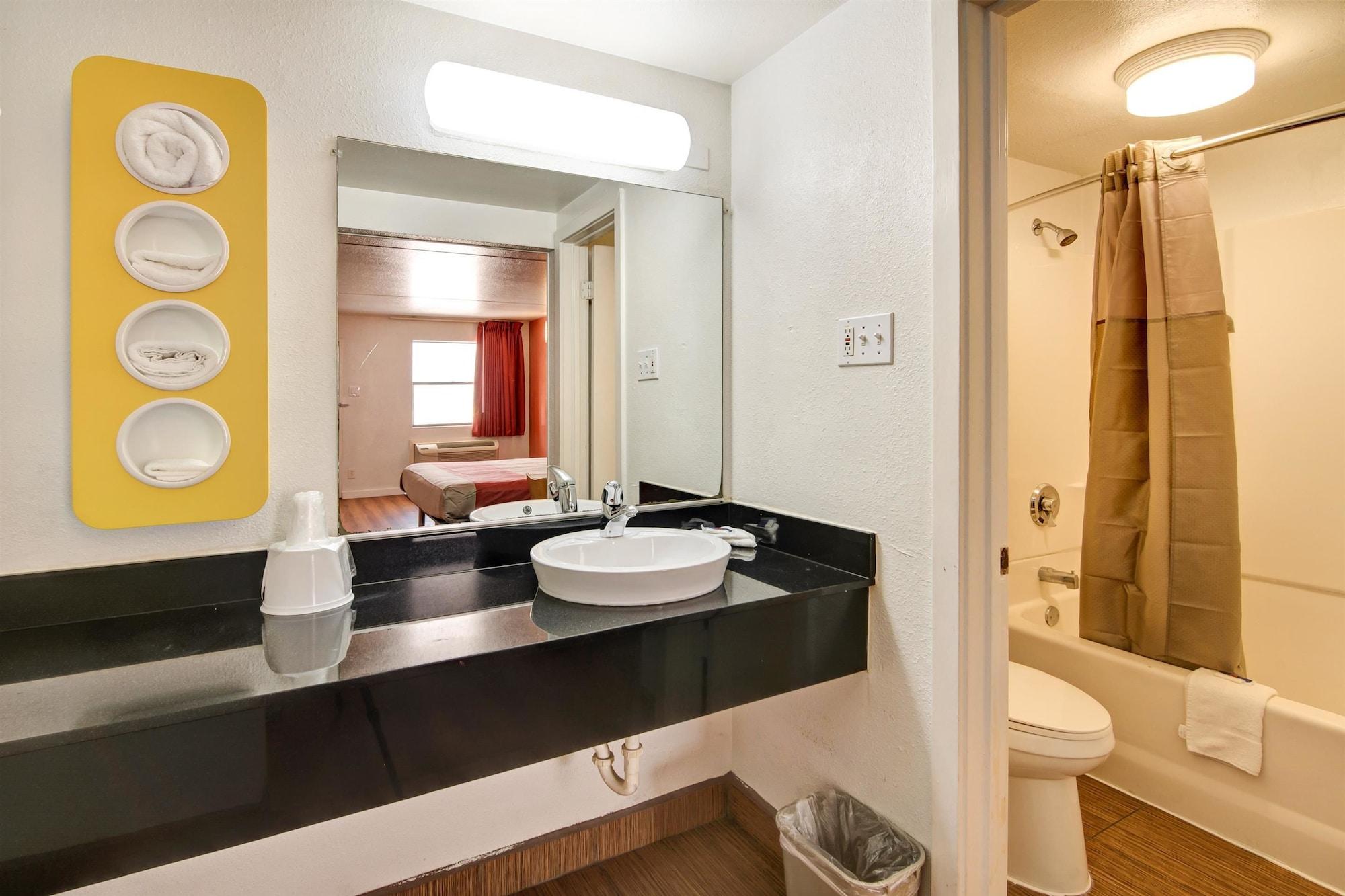 Motel 6-Dallas, Tx - Forest Lane المظهر الخارجي الصورة