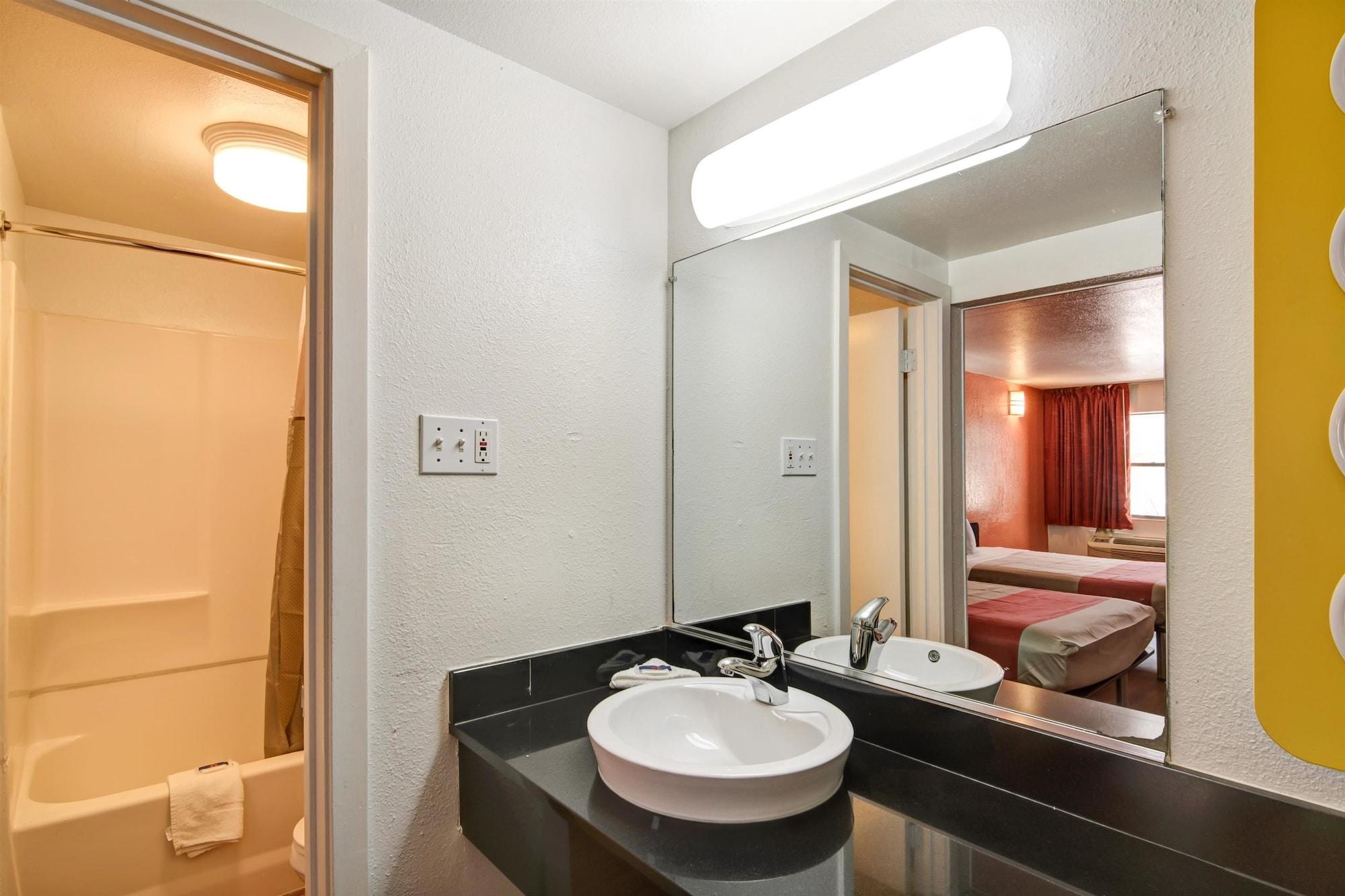 Motel 6-Dallas, Tx - Forest Lane المظهر الخارجي الصورة