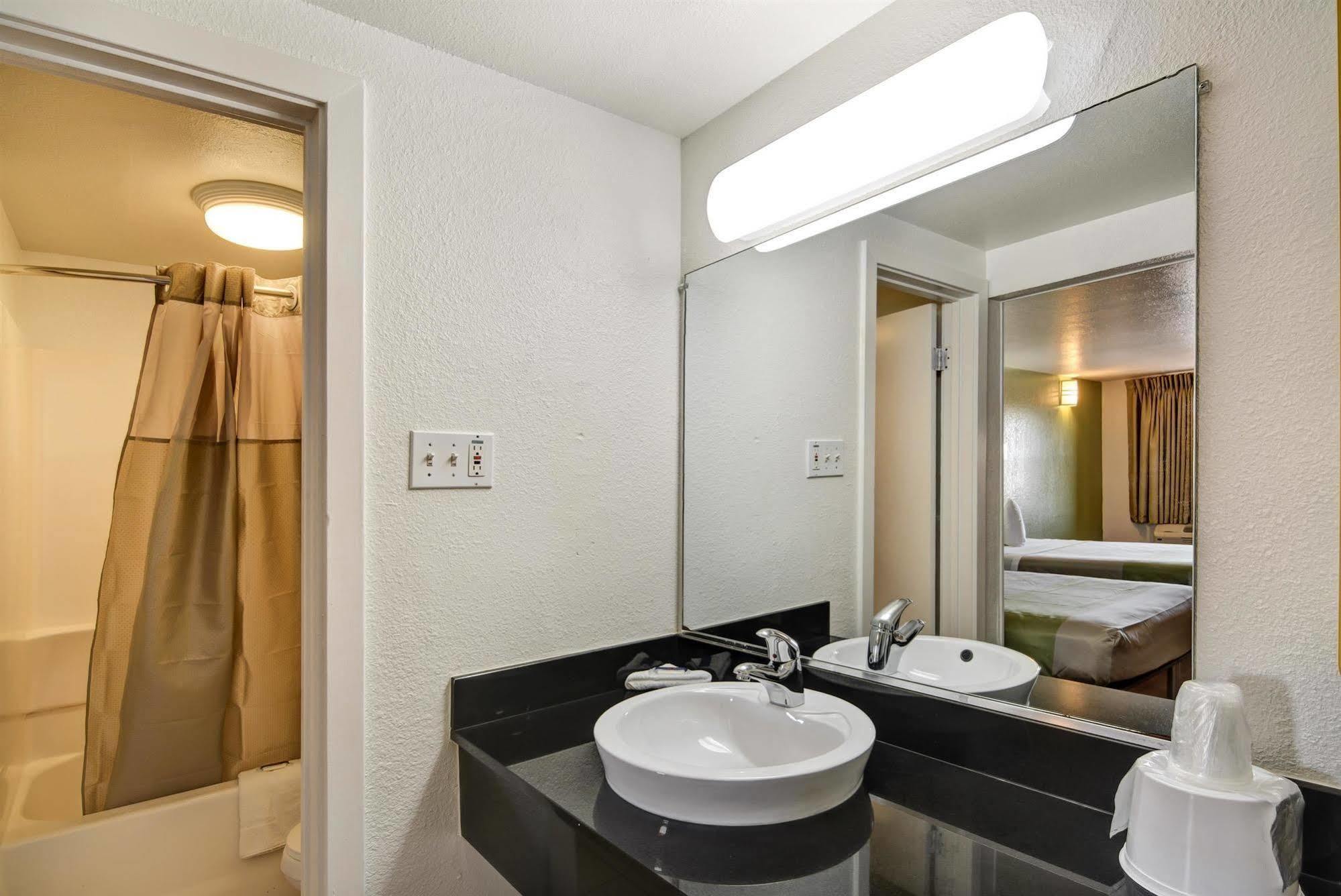 Motel 6-Dallas, Tx - Forest Lane المظهر الخارجي الصورة